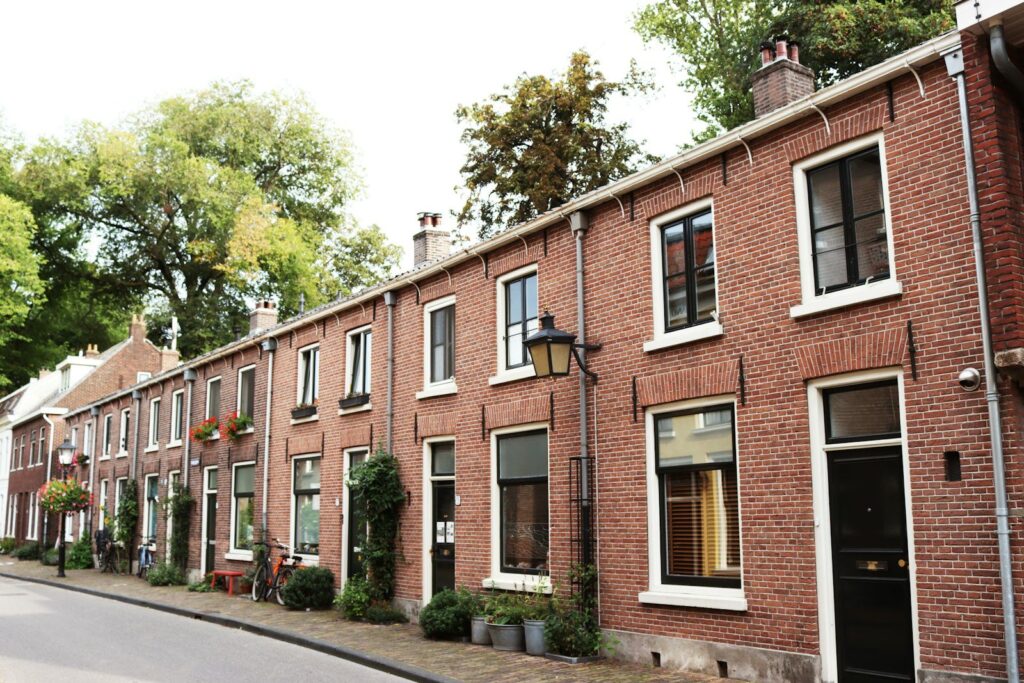 Waarom professioneel scheurherstel belangrijk is voor je pand